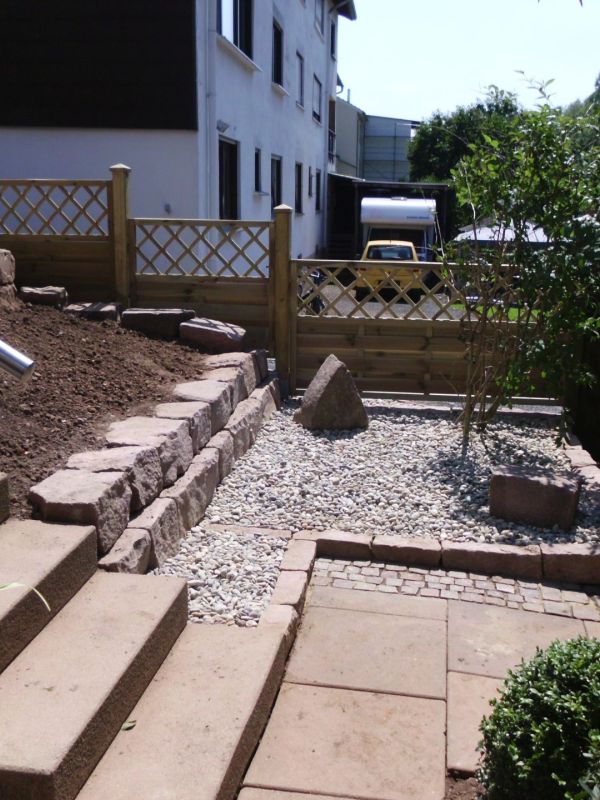 Stein_im_Garten17.jpg