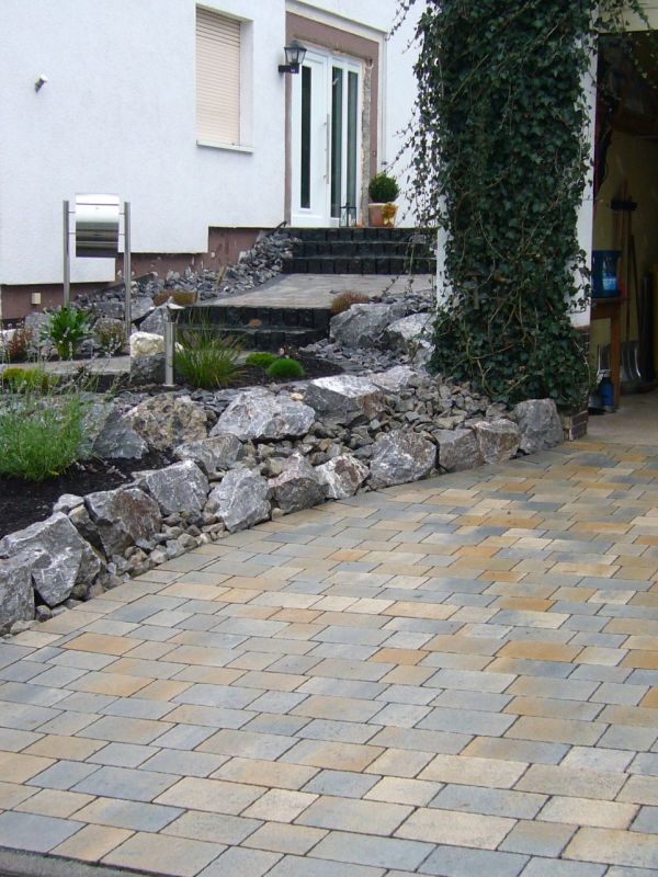 Stein_im_Garten05.jpg