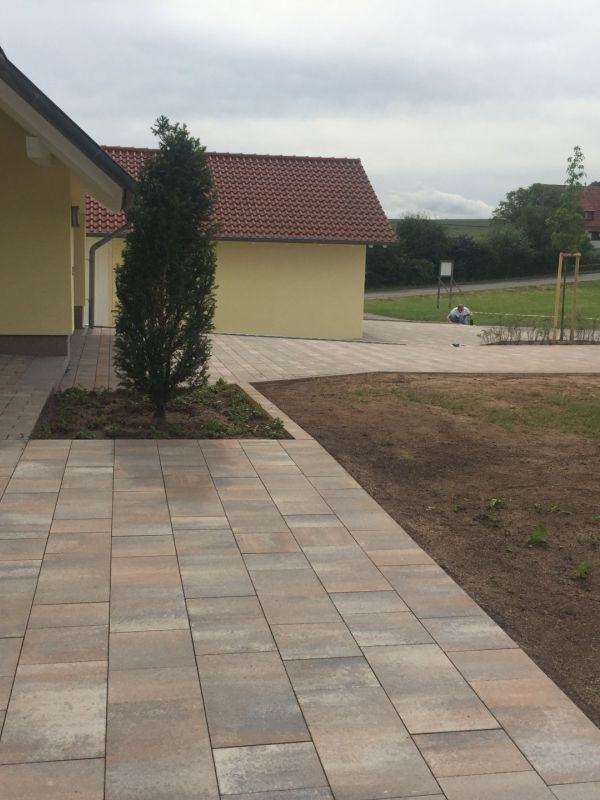 Stein_im_Garten24.jpg