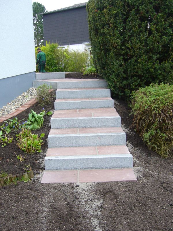 Stein_im_Garten08.jpg