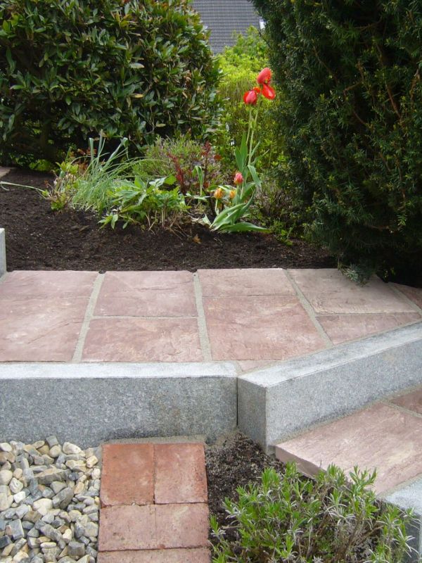 Stein_im_Garten07.jpg